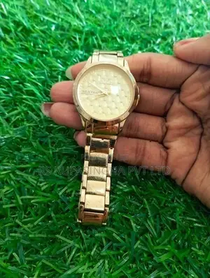 Fande Gold Colour Hand Watch