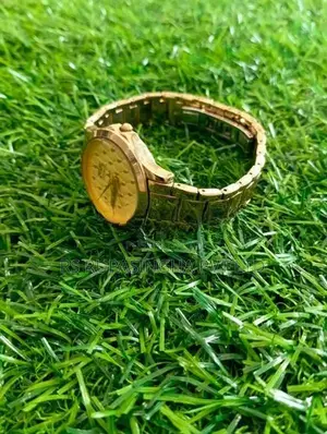 Fande Gold Colour Hand Watch