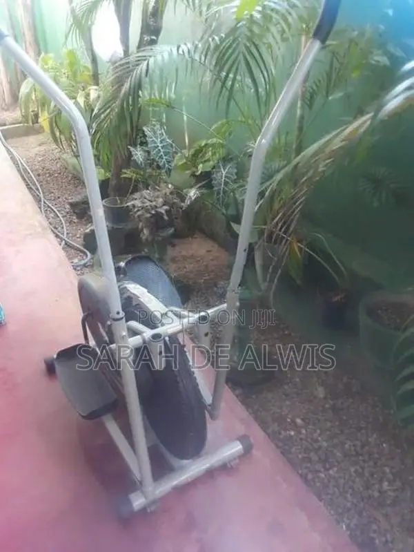 Body Trainer Elliptical Cross / Fitness Machine