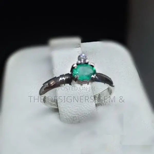 Emerald Gem Stone Ladies Ring