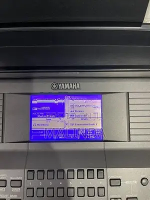YAMAHA PSR S 670