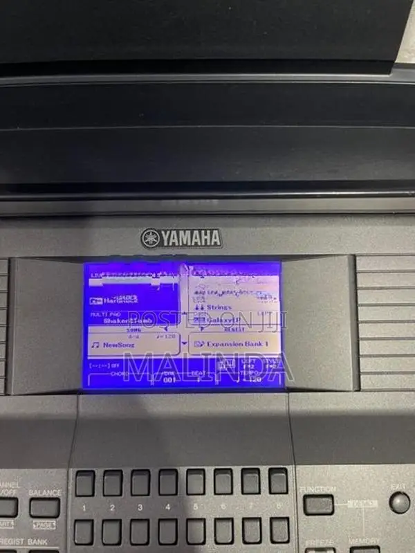 YAMAHA PSR S 670