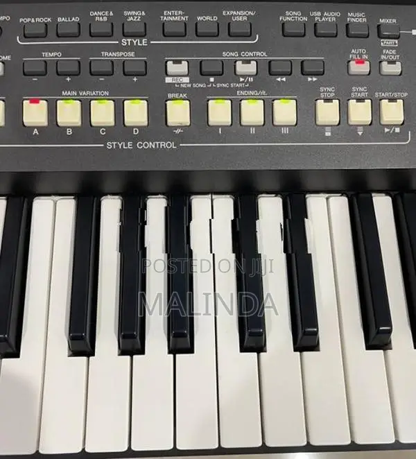YAMAHA PSR S 670