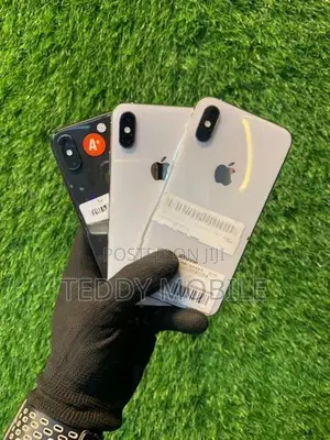 Apple iPhone XS (Used)