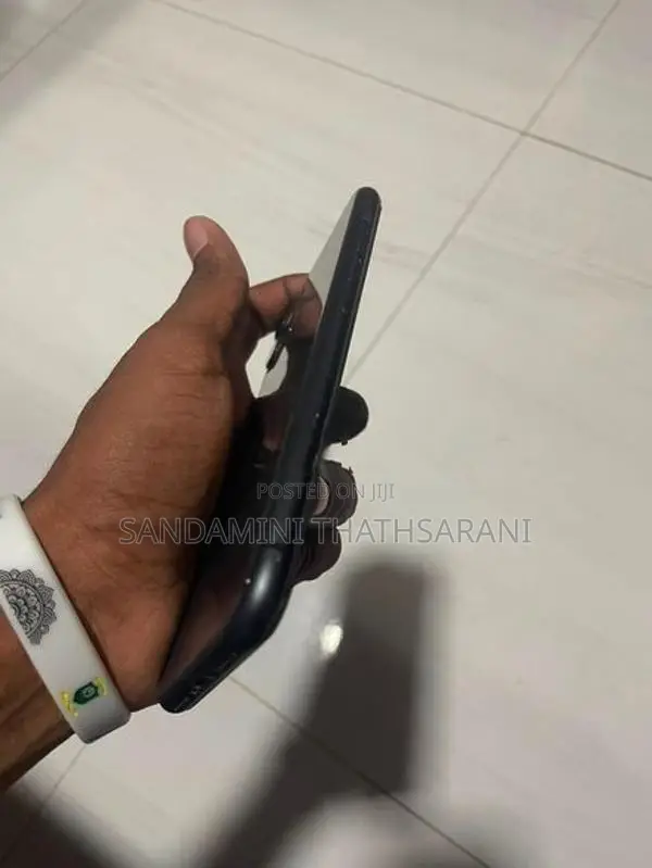 Apple iPhone 11 (Used)