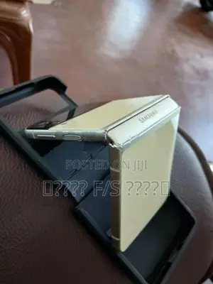 Samsung Galaxy Z Flip3 (Used)