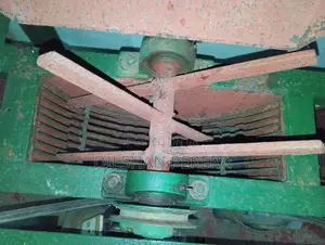 පොල් ලෙලි කපන මැෂින්