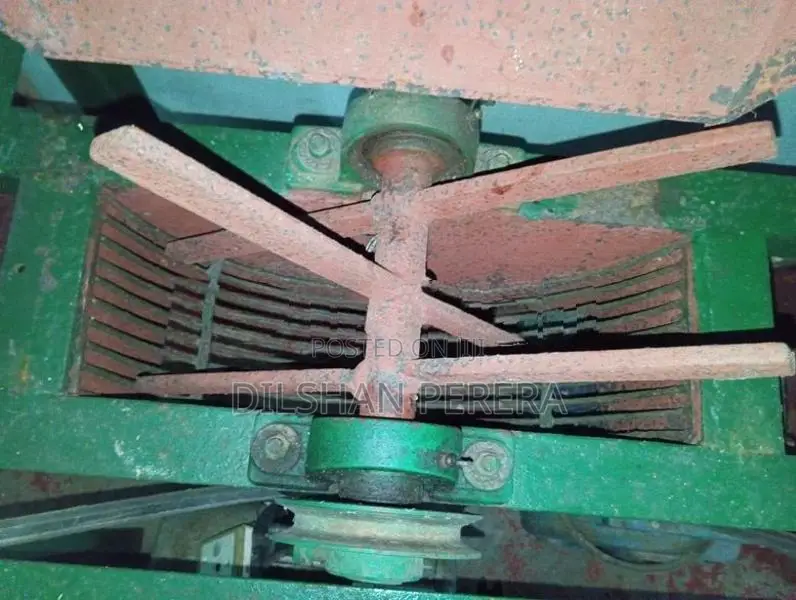 පොල් ලෙලි කපන මැෂින්