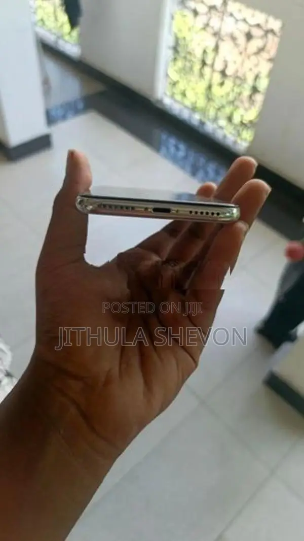 Apple iPhone X (Used)