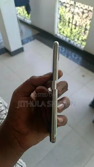 Apple iPhone X (Used)