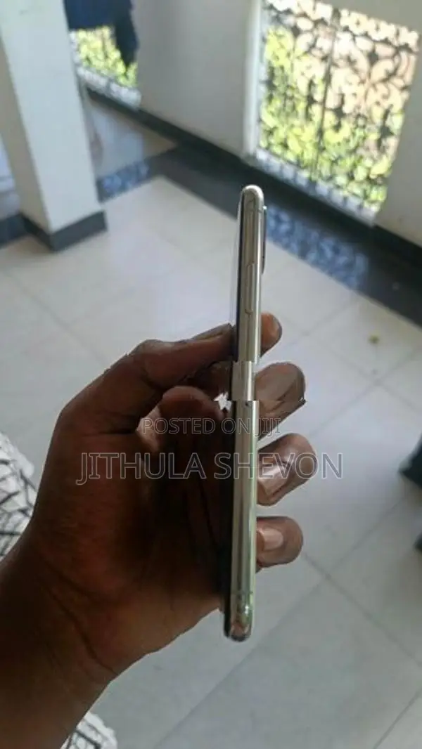 Apple iPhone X (Used)