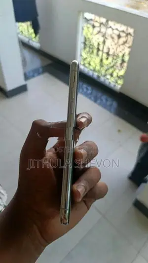 Apple iPhone X (Used)
