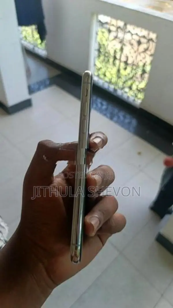Apple iPhone X (Used)