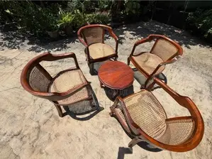 Used 4 Veranda Chairs With Coffee Table