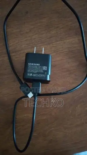 Samsung Galaxy S22 (Used)