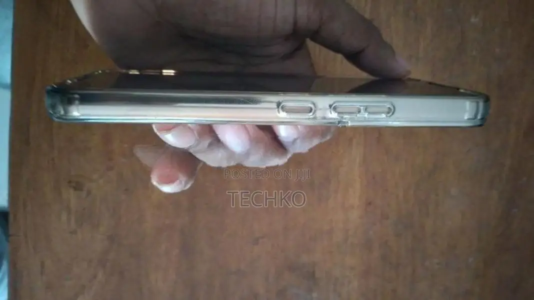 Samsung Galaxy S22 (Used)