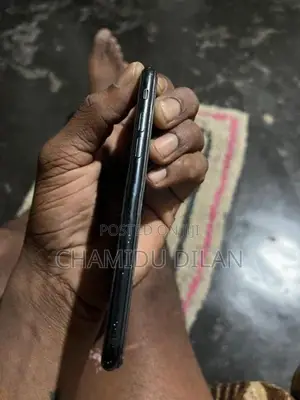 Apple iPhone SE 2 (Used)