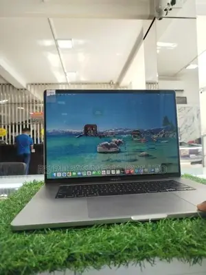 Apple macbook pro i7 16GB