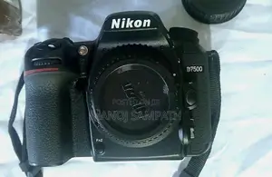Nikon D7500