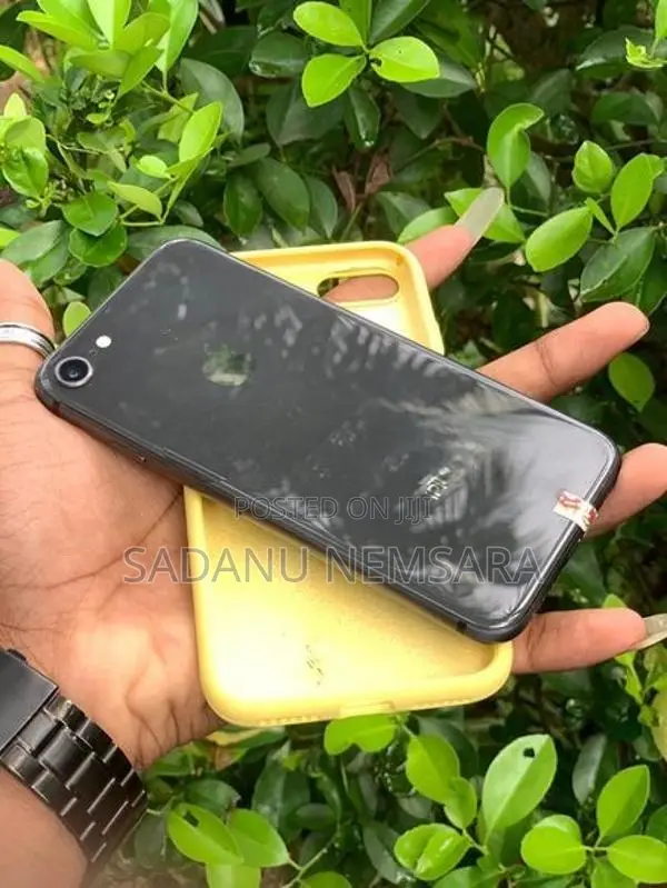Apple iPhone 8 (Used)