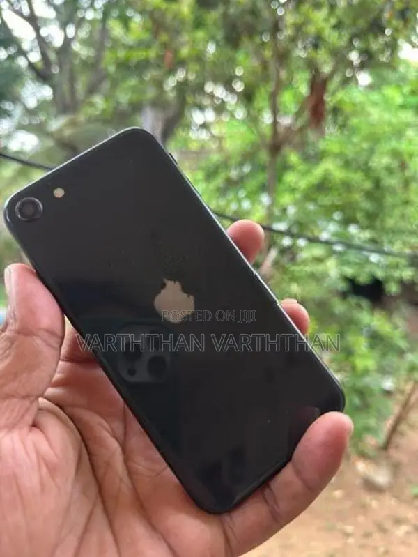 Apple iPhone SE 2 (Used)