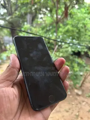 Apple iPhone SE 2 (Used)
