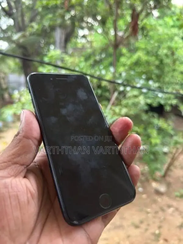 Apple iPhone SE 2 (Used)