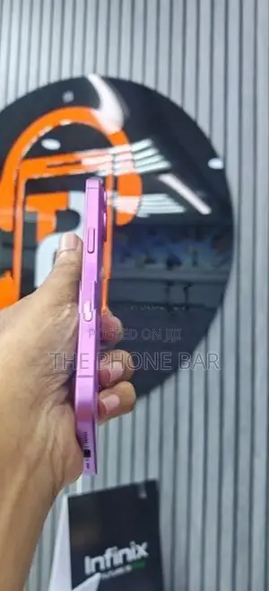 Apple iPhone 16 (Used)