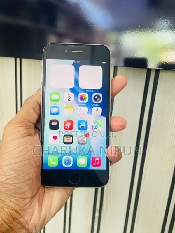 Apple iPhone SE 2 (Used)