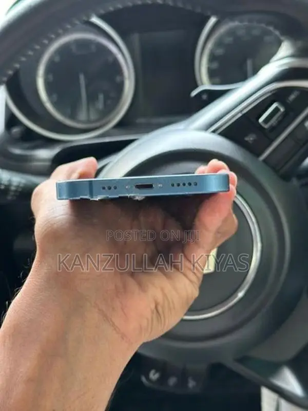 Apple iPhone 13 (Used)
