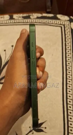 Apple iPhone 13 (Used)