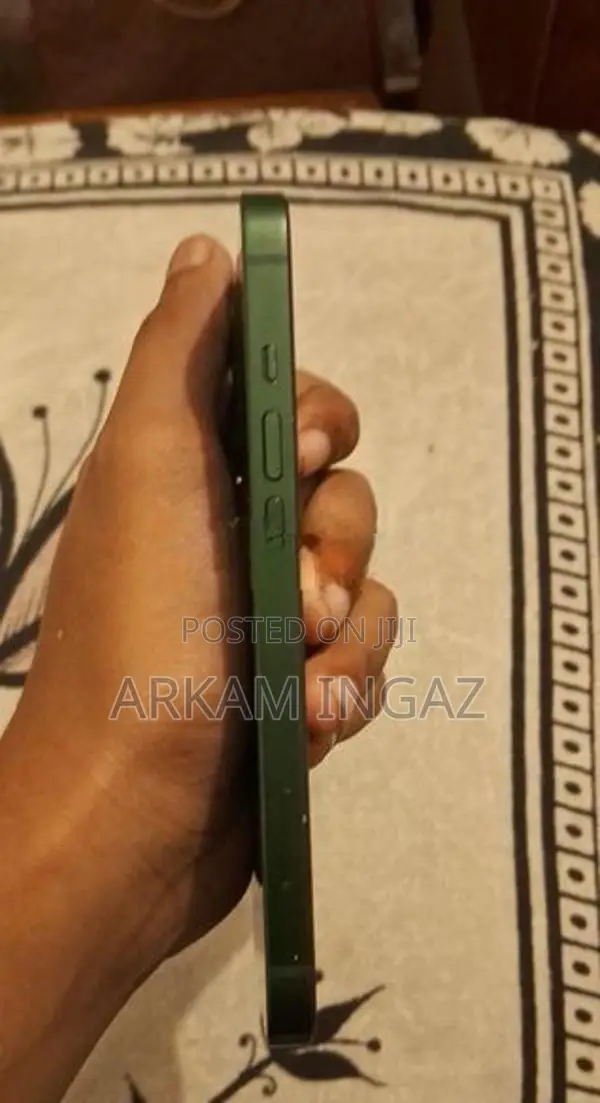 Apple iPhone 13 (Used)