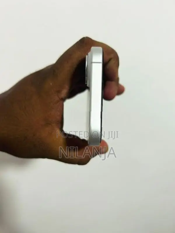Apple iPhone 17 256GB (Used)