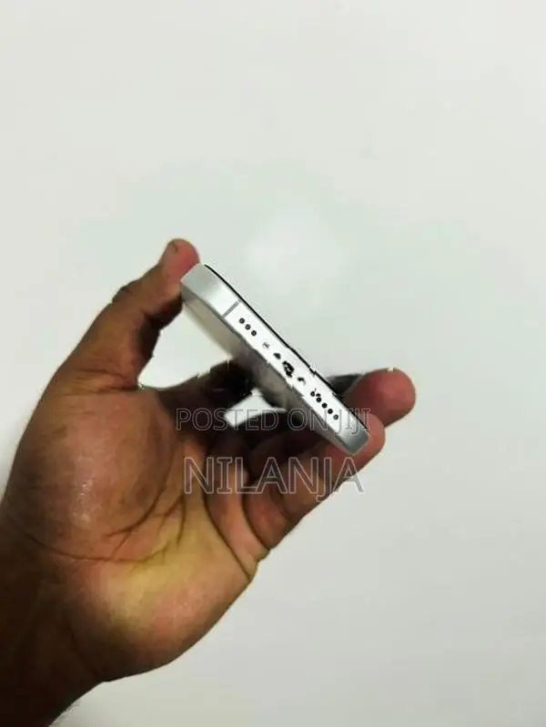 Apple iPhone 17 256GB (Used)