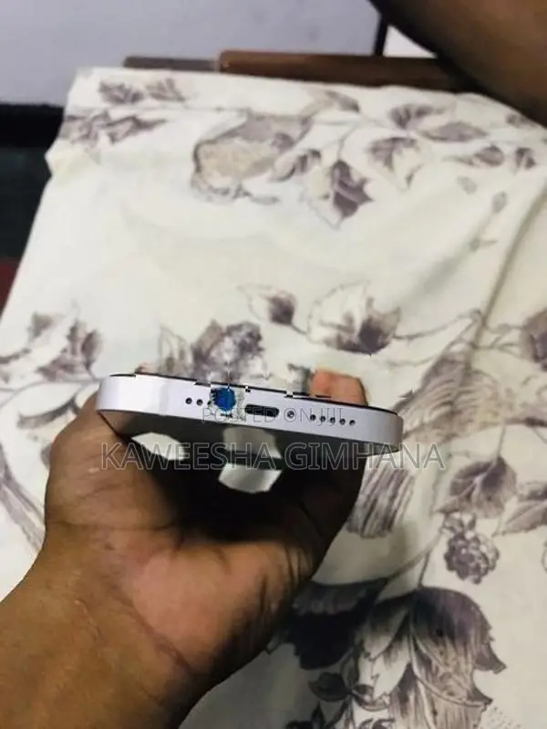 Apple iPhone 13 (Used)