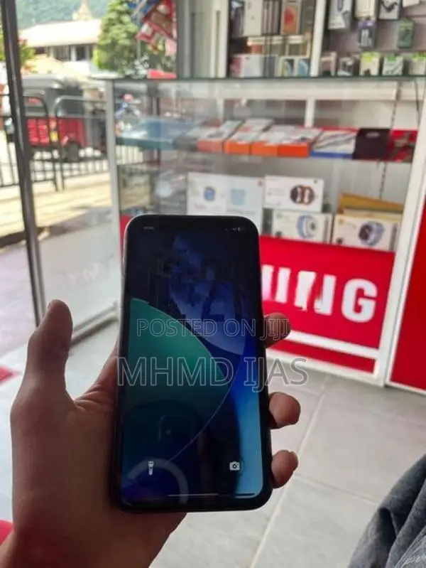 Apple iPhone 11 (Used)