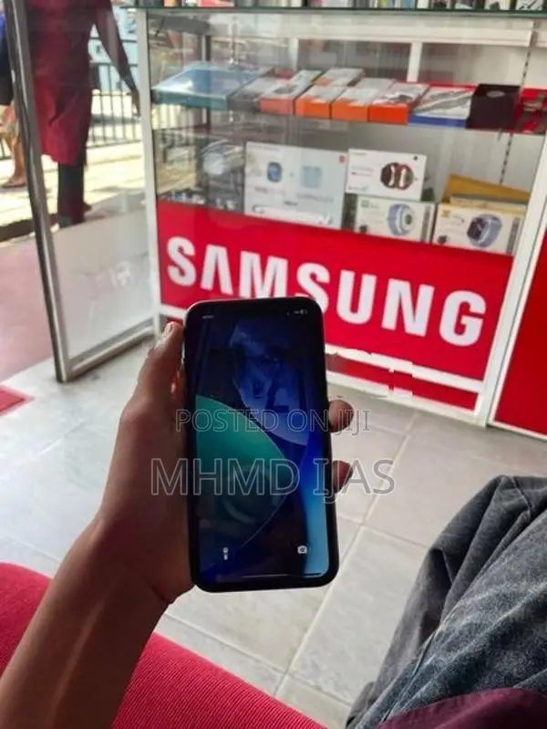 Apple iPhone 11 (Used)