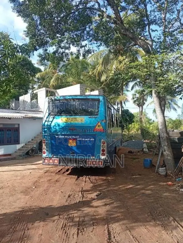 Tata Starbus 2010 Bus (Used)
