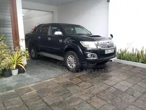 Toyota Hilux 2015 Pickup (Used)