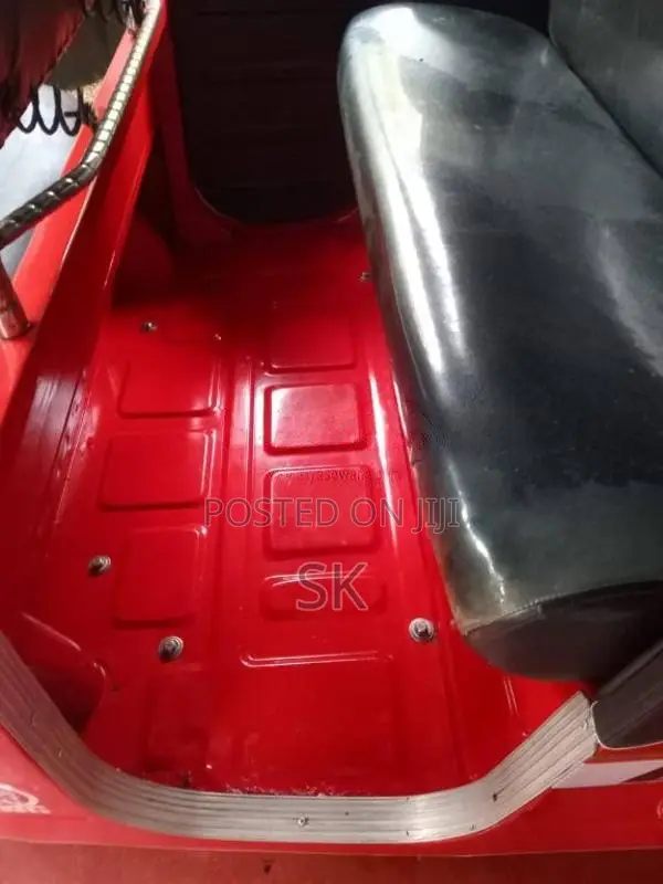 Bajaj 4 Stroke 2016 Three Wheel (Used)