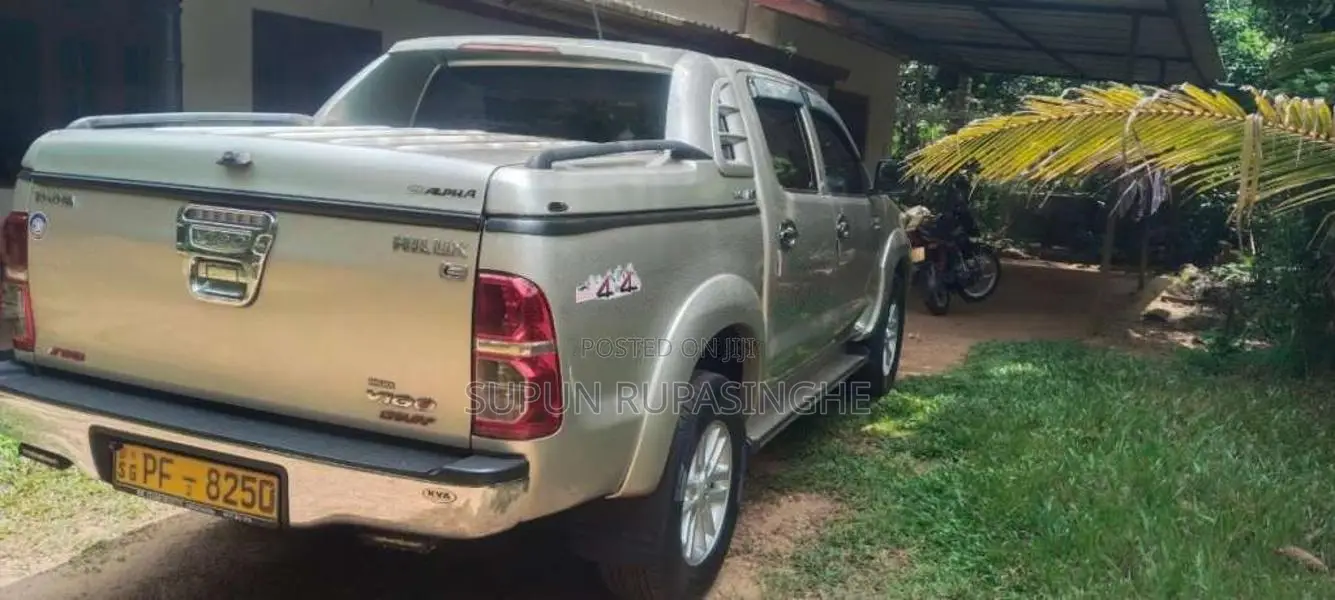 Toyota Hilux Vigo Champ 2015 Pickup (Used)
