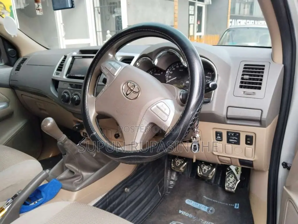Toyota Hilux Vigo Champ 2015 Pickup (Used)