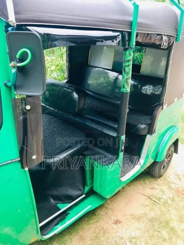 Bajaj 4 Stroke 2009 Three Wheel (Used)