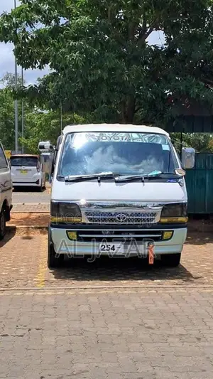 Toyota HIACE DOLPHIN LH113 SUPER GL 2000 Van (Used)