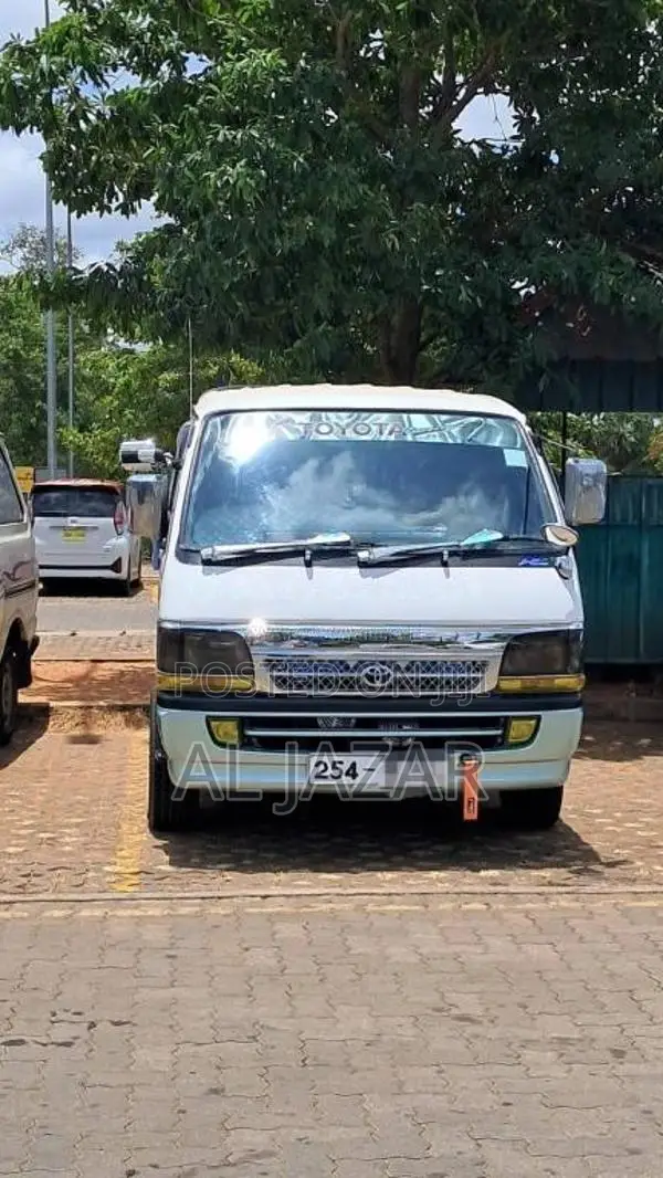 Toyota HIACE DOLPHIN LH113 SUPER GL 2000 Van (Used)