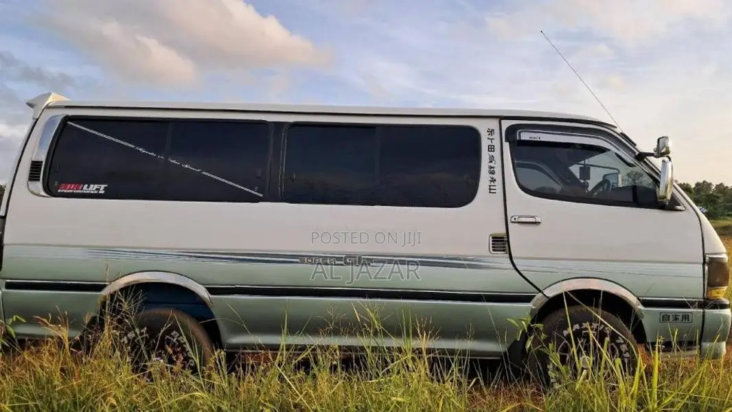 Toyota HIACE DOLPHIN LH113 SUPER GL 2000 Van (Used)