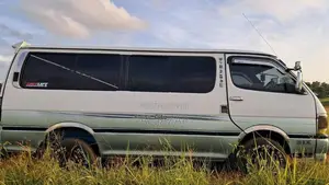 Toyota HIACE DOLPHIN LH113 SUPER GL 2000 Van (Used)