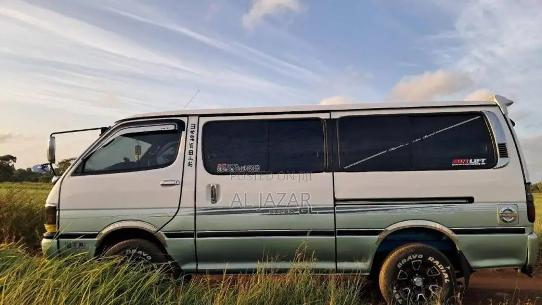 Toyota HIACE DOLPHIN LH113 SUPER GL 2000 Van (Used)