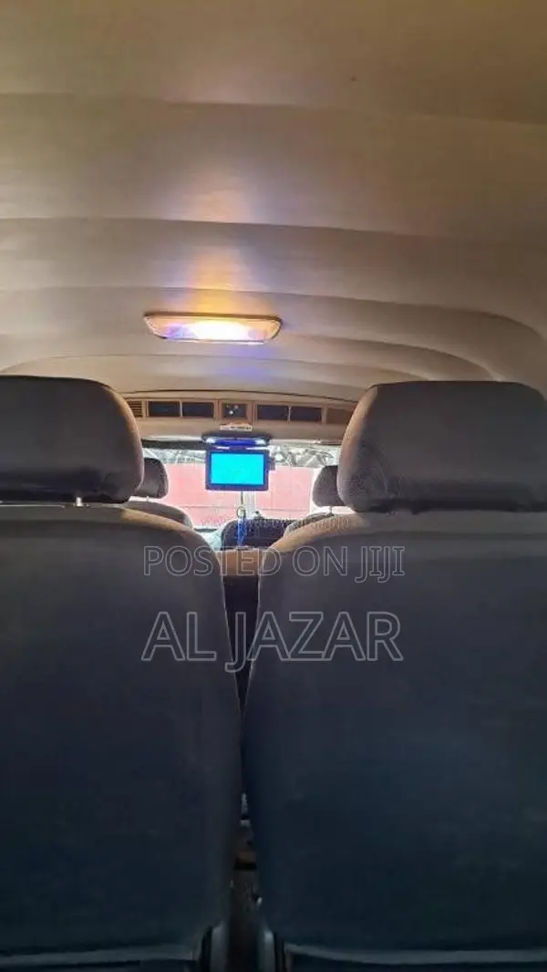 Toyota HIACE DOLPHIN LH113 SUPER GL 2000 Van (Used)