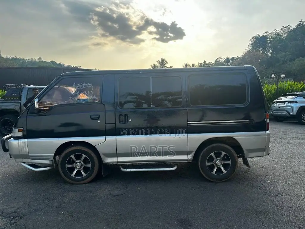 Mitsubishi PO5 2004 Van (Used)